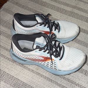 Lightly worn brooks shoes